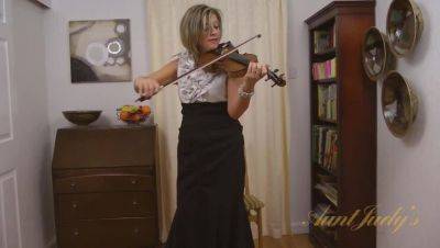 Britannia's Rule: Silky Thighs with Louise Pearce (Amateur) - porntry.com