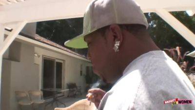 Older Bimbo Sneaks In Her Black Lover For Her Daily Dose Of Cum - upornia.com