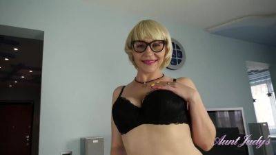 Linda, the Buxom Blonde Housewife, Masturbates - porntry.com