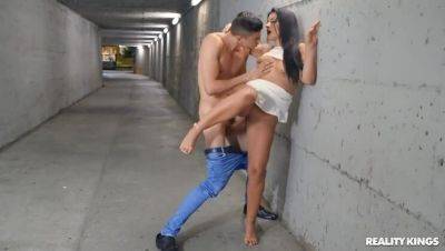 Annie Reiss: Distressed Damsel with Facial & Big Ass - xxxfiles.com