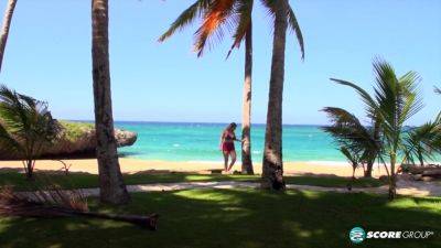 The All-American Blonde Is An Island Swinger - hotmovs.com - Usa