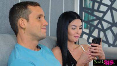 Simon Kitty And Bratty Sis In Free Premium Video To Stepbro Is This What You Wanted? To Lick My Pussy?? - S28:e9 - upornia.com