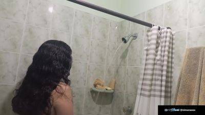 Linda Mujer Es Grabada Mientras Se Bana - hclips.com