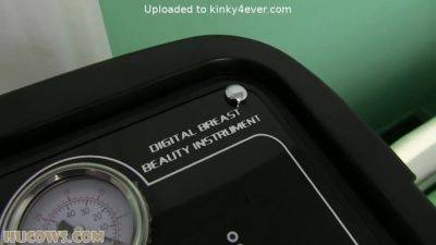 Increasing Nellys Udder Size - upornia.com