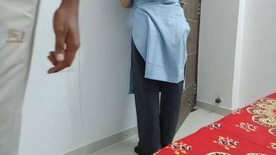 School Ki Ladki Room Me Pdai Kar Rahi Thi Dost Ne Meri Baden Ko Coda - desi-porntube.com