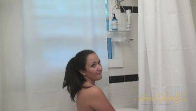 Serenity Knox's Steamy Solo Shower - porntry.com