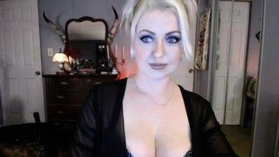 Amateur blond girl with big boobs getting fucked - drtuber.com