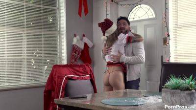 Lina Paige And Roxy Ryder - I Let Him Use Me Like A Xmas - hotmovs.com