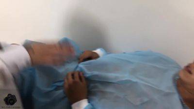 Doctora De Enorme Culo Ayuda A Su Paciente Con Su Problema De Ereccion - En Espanol - txxx.com