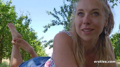 Heibe Sommer-squirting-action Mit Der Blonden Dina - hclips.com