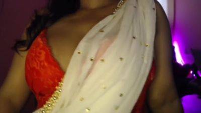 Bhabhi Ji - Hot Desi Enjoys Youth By Applying Nipple Clamps On Her Nipples - desi-porntube.com