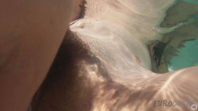 Hot Model Brille Masturbating Underwater In The Jacuzzi Unshaved Teen Pussy - hotmovs.com