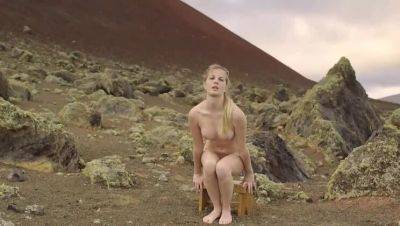 Belinda: Outdoor Blonde Alone - xxxfiles.com