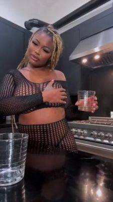 Ec See-thru - upornia.com