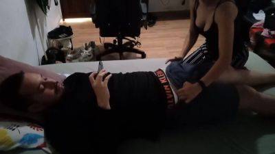 Pillo A Mi Esposa Chupandole Verga Y Seduciendo A Mi Mejor Amigo - hclips.com