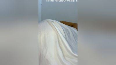 Tetas Grandes - I Wake Up Naked Getting My Pussy Wet - hclips.com