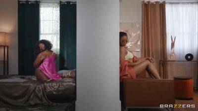 Kira & Elsie - upornia.com