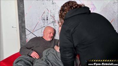 Sie Betrugt Ihr Freund Schaut Zu - Cuckold Husband And Egon Kowalski - hclips.com