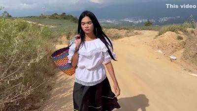 Joven Campesina Santandereana Quiere Cosechar Pinas Y Cosecha Una Yuca Grande Rellena De Leche Crema - upornia.com