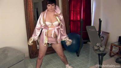 Boxing Champ Harley Displays Inked Nude Figure - porntry.com