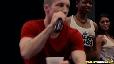 Blonde MILF Kenna Ryan's Spring Break Party / 30.3.2018 - porntry.com