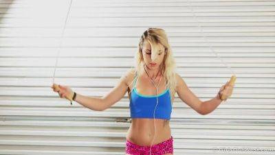 Blonde Max: Top-Notch Energy - porntry.com