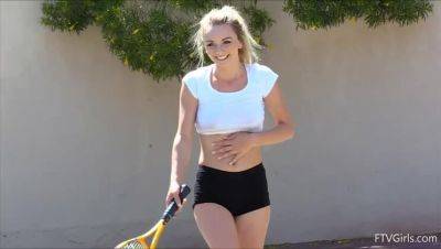 Squirtin' Stockings: Molly's Festive Fetish - veryfreeporn.com