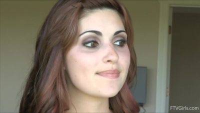 Outdoor Brunette in Solo Heat - veryfreeporn.com