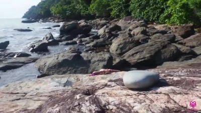 Poly-amory - Srept Up To Nudist Blonde On The Beach And - hclips.com