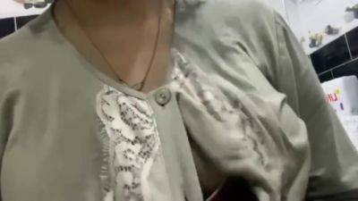 Bazoul Etudiante Dz Kbir W Issakhan - hclips.com