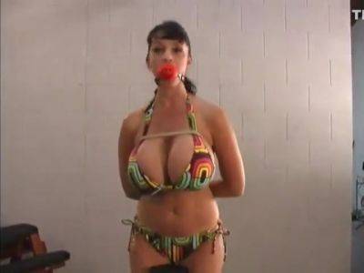 Goldie Summer - upornia.com