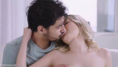 Blonde's Demand for Creamy Fill - veryfreeporn.com