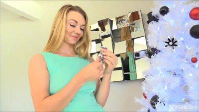 Solo Female Fantasy: Molly's Aug Christmas Squirt - porntry.com