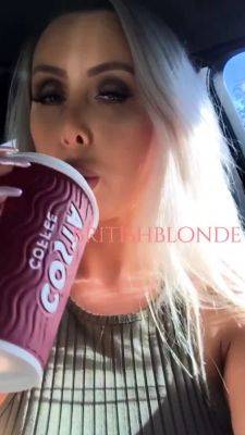 Blonde babe scarlet solo webcam - drtuber.com