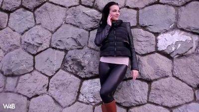 Loosening Up: A Sapphira Solo - porntry.com