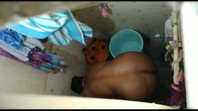 Indian desi bhabhi spy cam nude bath - hclips.com - India