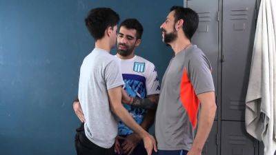 Locker room DILFS fuck ass of 3way twink - drtuber.com