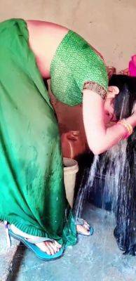 Sexy Wife In Village Bhabhi Kaise Nahati Hai - upornia.com