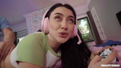 Freeuse Fuck With Hot Gamer Roommate - videomanysex.com