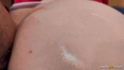 Yola's Sly Cleaning Session Ends in a Facial - porntry.com