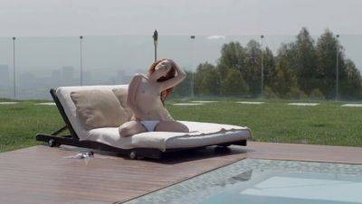 Elle: A Sizzling Summer Solo - porntry.com