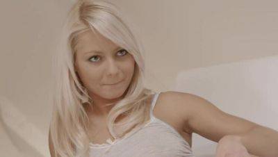 The Masseuse's Ivy Invitation - porntry.com