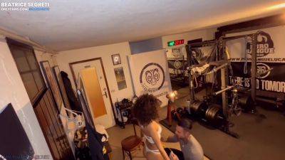 Vengo Scopata In Palestra: Durante Lallenamento Il Mio Personal Trainer Mi Scopa Fortissimo - desi-porntube.com