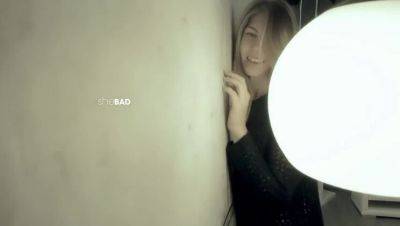 Blonde Alone - veryfreeporn.com