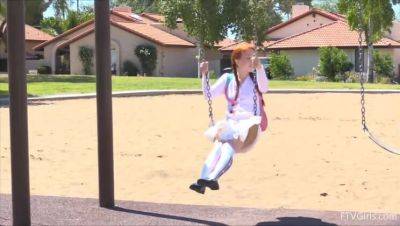 Young-looking Fingering: Dolly I - veryfreeporn.com