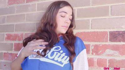 Brunette Layla's Fixie Fun - xxxfiles.com