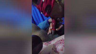 Indian Girlfriend Giving Blowjob - desi-porntube.com - India