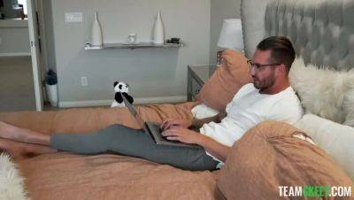 Hairy Brunette Puppet Plaything / 23.09.2021 - porntry.com