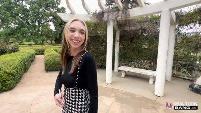 Southern Belle And Breezy Bri In Sucks Dick In A Public Park B - hclips.com