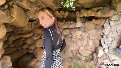 Southern Belle And Breezy Bri In Sucks Dick In A Public Park B - hclips.com